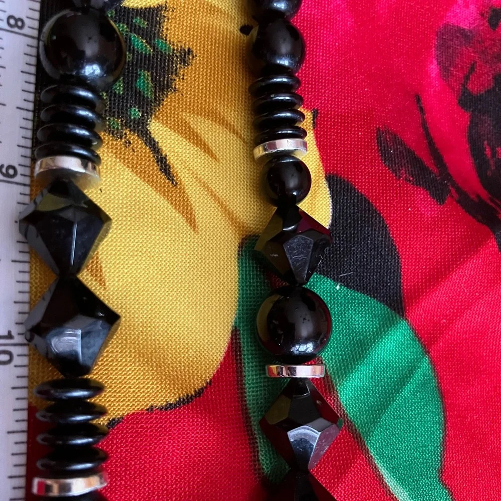 Black and Silver Necklace 15 1/2” drop - Picture 3 of 4